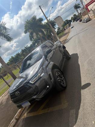 TOYOTA HILUX 2.8 D-4D TURBO DIESEL CD SRX PLUS 4X4 AUTOMÁTICO TOYOTA HILUX 2.8 D-4D TURBO DIESEL CD SRX PLUS 4X4 AUTOMÁTICO